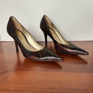 Jessica Simpson
Pointed Toe
Brown and Black Snake Print
Women Size 8.5 (9B/39)